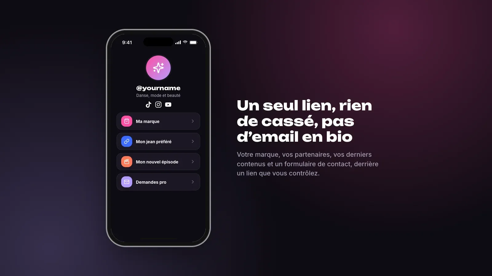 Téléphone affichant une page lien en bio sombre avec des liens vers sa marque, son jean préféré, son dernier épisode et un formulaire pour les demandes pro