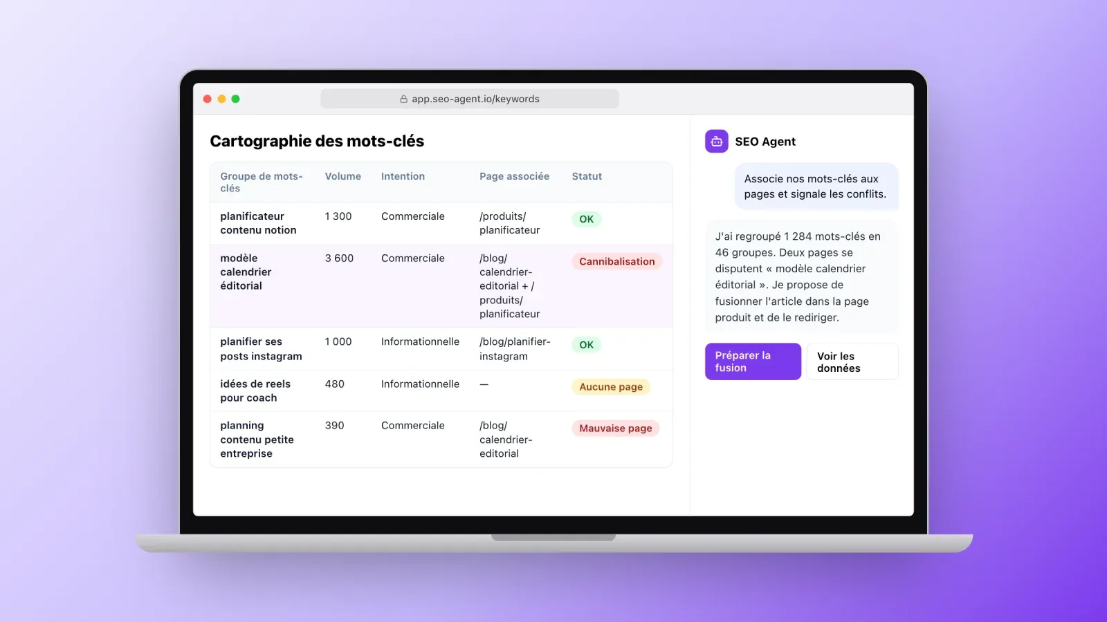 Cartographie des mots-clés dans une application d'agent SEO avec groupes, volumes, intentions et pages associées signalées OK, cannibalisation, aucune page ou mauvaise page, à côté de l'agent qui propose une fusion